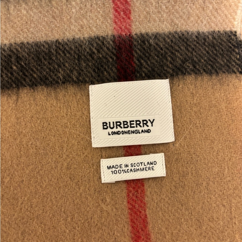 used burberry cashmere checkered scarf - Picture 3 of 4